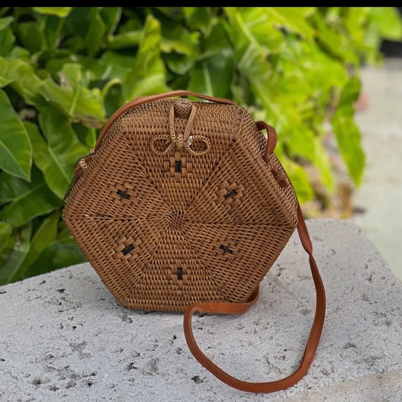 Hexagonal Woven Tan Bag - Picture 5 of 5